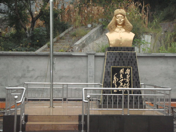 學(xué)校錐形旗杆